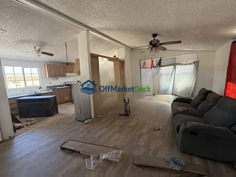 Off-market house in Yucca, Arizona — 2 beds, 2 baths, $102,000 — photo 5 of 8