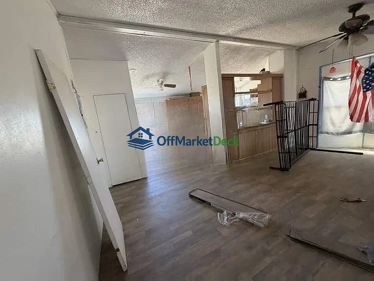 Off-market house in Yucca, Arizona — 2 beds, 2 baths, $102,000 — photo 4 of 8