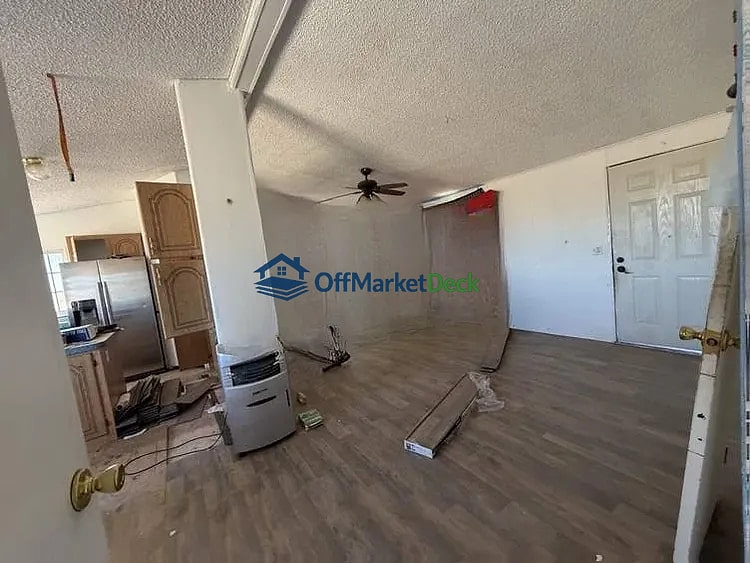 Off-market house in Yucca, Arizona — 2 beds, 2 baths, $102,000 — photo 7 of 8