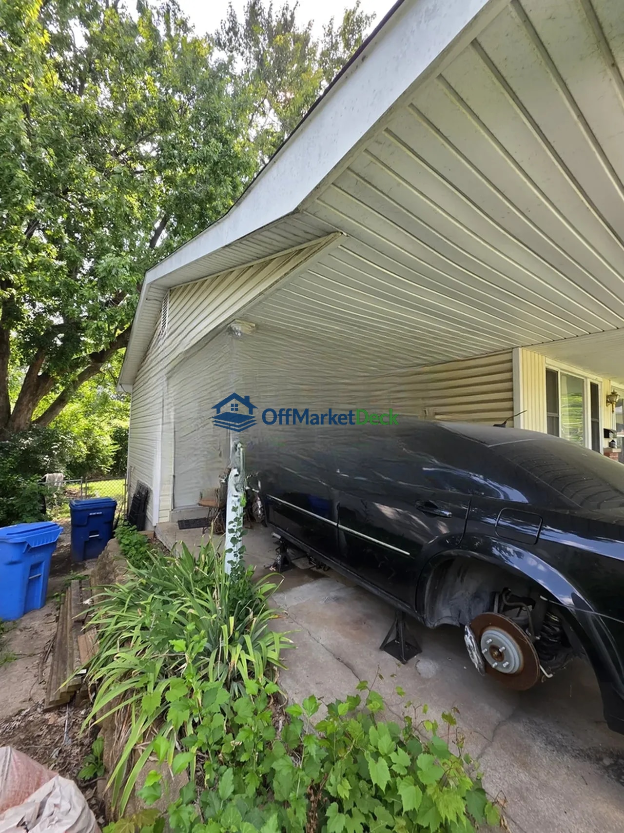 Off-market house in Florissant, Missouri — 3 beds, 2 baths, $109,900 — photo 4 of 8