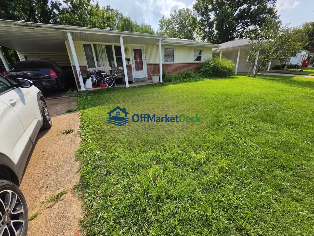 Off-market house in Florissant, Missouri — 3 beds, 2 baths, $109,900 — photo 5 of 8