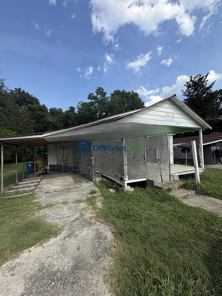 Off-market house in Saint Stephen, South Carolina — 3 beds, 2 baths, $62,500 — photo 3 of 8