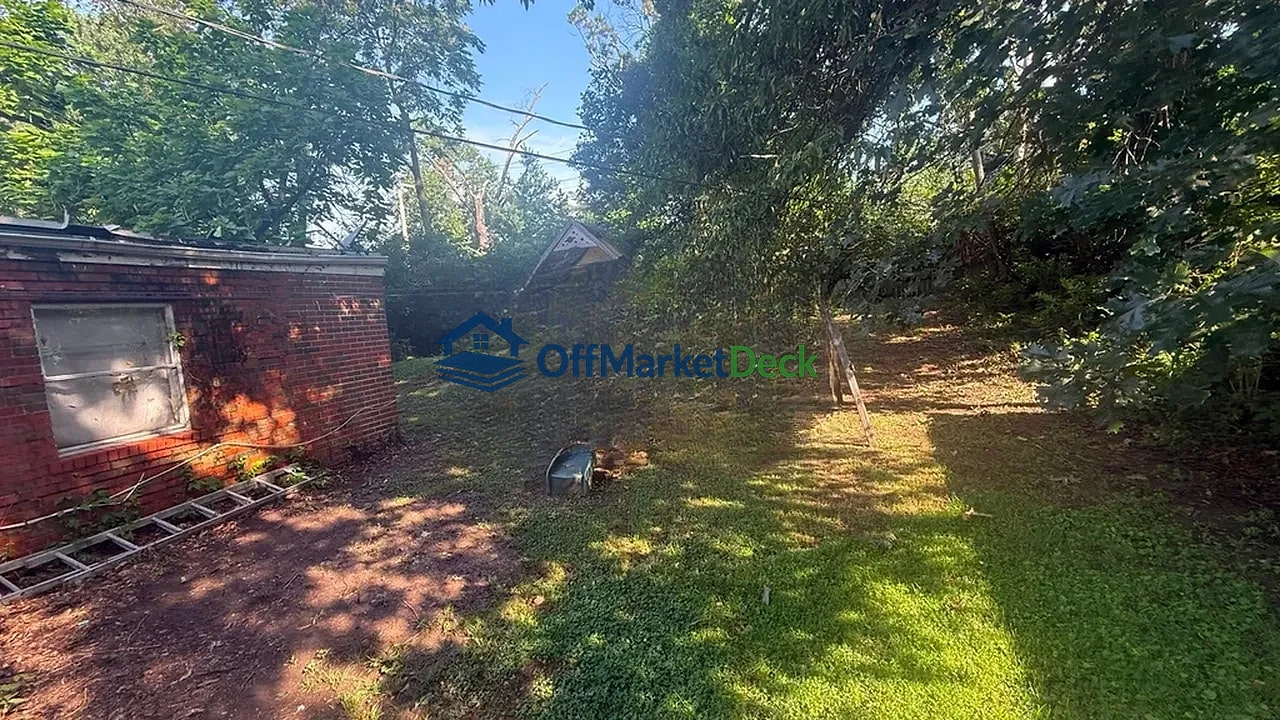Off-market house in St. Louis, Missouri — 2 beds, 1 bath, $92,900 — photo 5 of 8