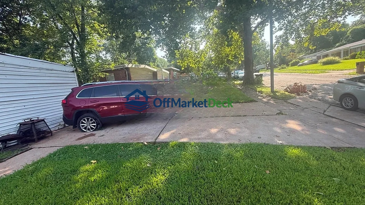 Off-market house in St. Louis, Missouri — 2 beds, 1 bath, $92,900 — photo 6 of 8