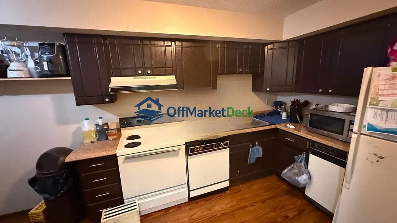 Off-market townhome in Florissant, Missouri — 2 beds, 2.5 baths, $69,900 — photo 7 of 8