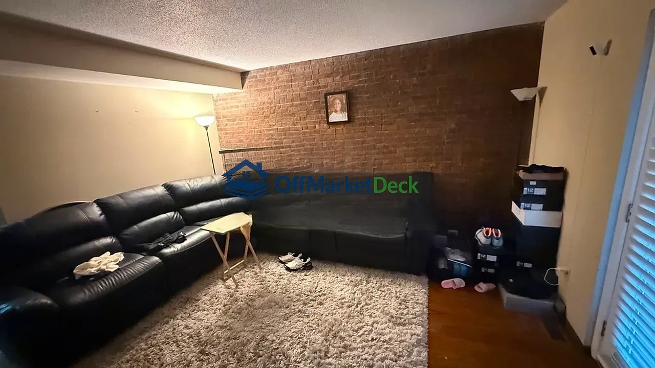 Off-market townhome in Florissant, Missouri — 2 beds, 2.5 baths, $69,900 — photo 8 of 8