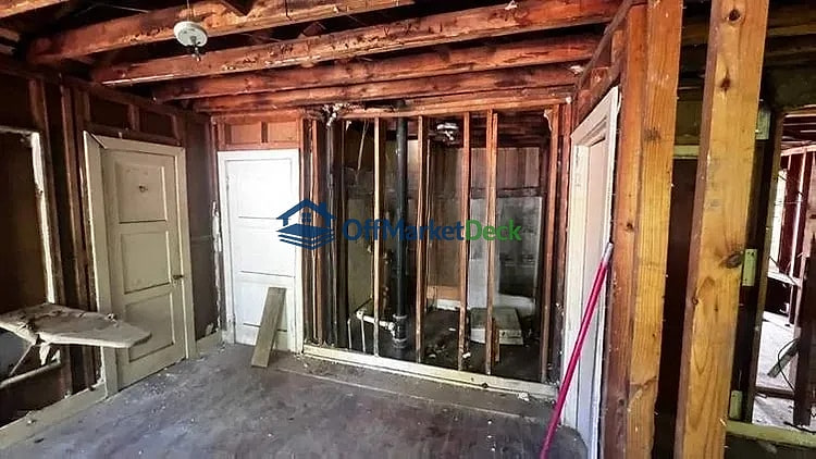 Off-market house in Jackson, Mississippi — 3 beds, 2 baths, $15,000 — photo 5 of 8