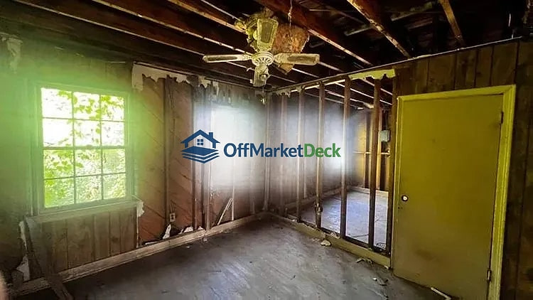 Off-market house in Jackson, Mississippi — 3 beds, 2 baths, $15,000 — photo 7 of 8