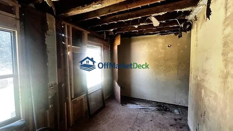 Off-market house in Jackson, Mississippi — 3 beds, 2 baths, $15,000 — photo 6 of 8
