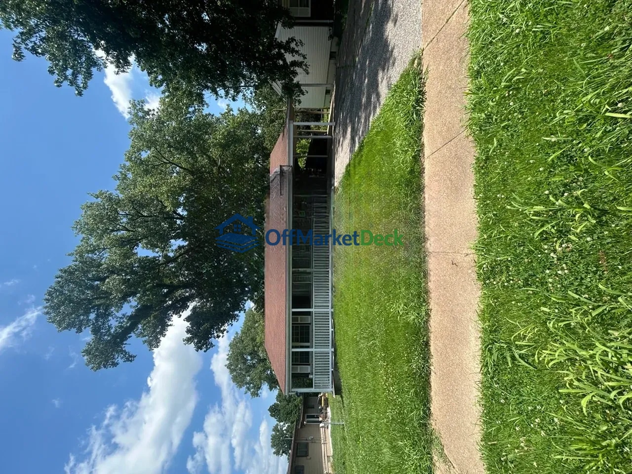 Off-market house in Florissant, Missouri — 3 beds, 2 baths, $84,900 — photo 2 of 8