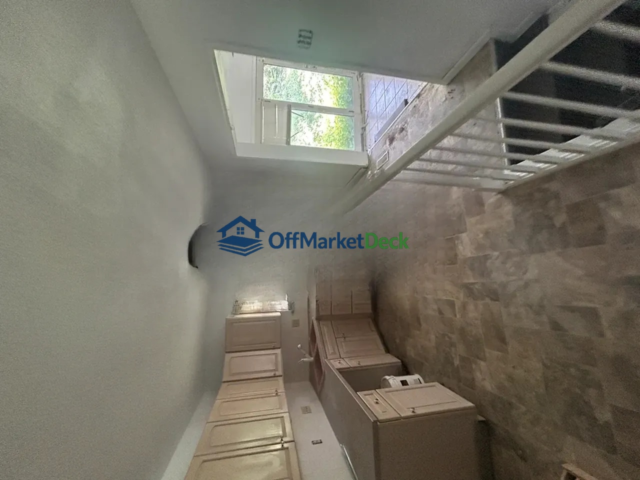 Off-market house in Florissant, Missouri — 3 beds, 2 baths, $84,900 — photo 7 of 8