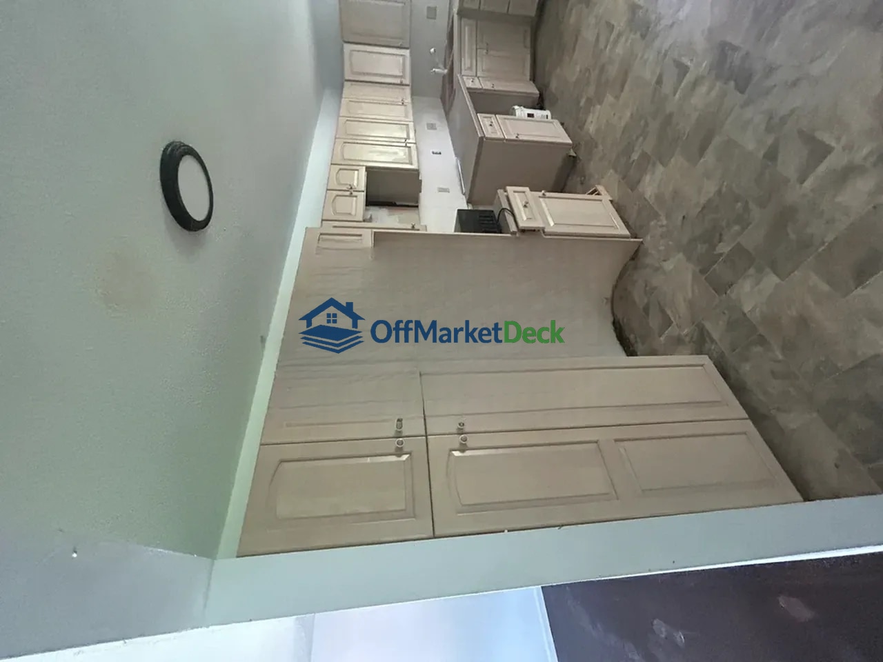 Off-market house in Florissant, Missouri — 3 beds, 2 baths, $84,900 — photo 5 of 8