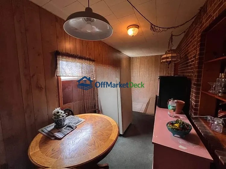 Off-market house in Big Sandy, Tennessee — 2 beds, 2 baths, $75,000 — photo 8 of 8