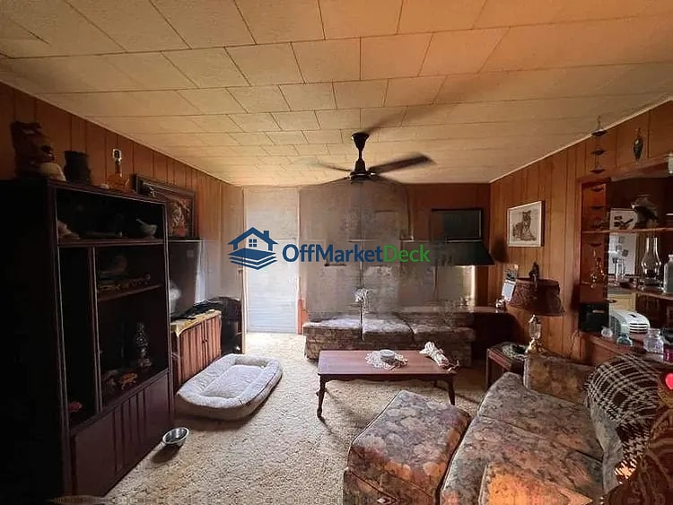 Off-market house in Big Sandy, Tennessee — 2 beds, 2 baths, $75,000 — photo 4 of 8