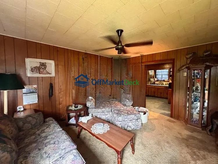 Off-market house in Big Sandy, Tennessee — 2 beds, 2 baths, $75,000 — photo 3 of 8