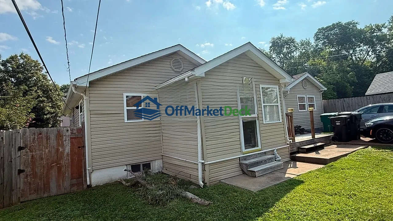 Off-market house in Affton, Missouri — 3 beds, 1.5 baths, $169,900 — photo 2 of 8