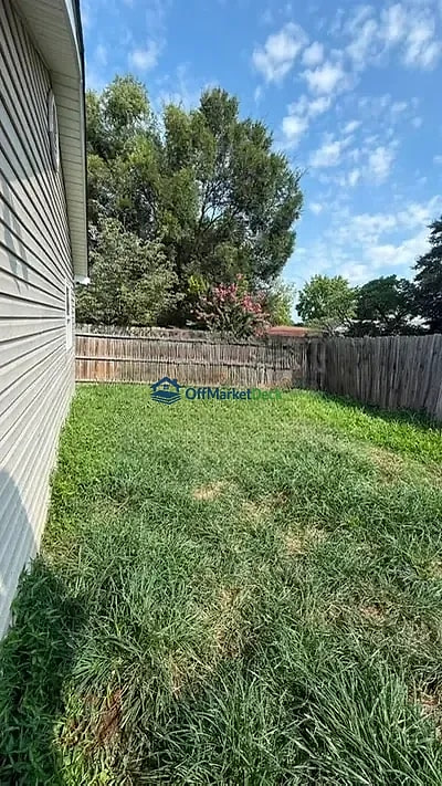 Off-market house in Affton, Missouri — 3 beds, 1.5 baths, $169,900 — photo 5 of 8
