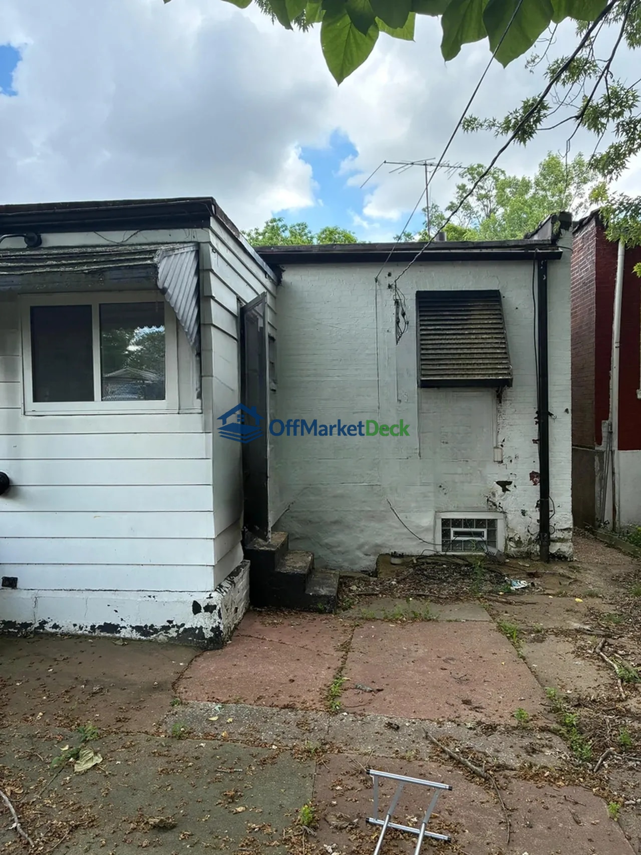 Off-market house in St. Louis, Missouri — 2 beds, 1 bath, $12,900 — photo 6 of 8