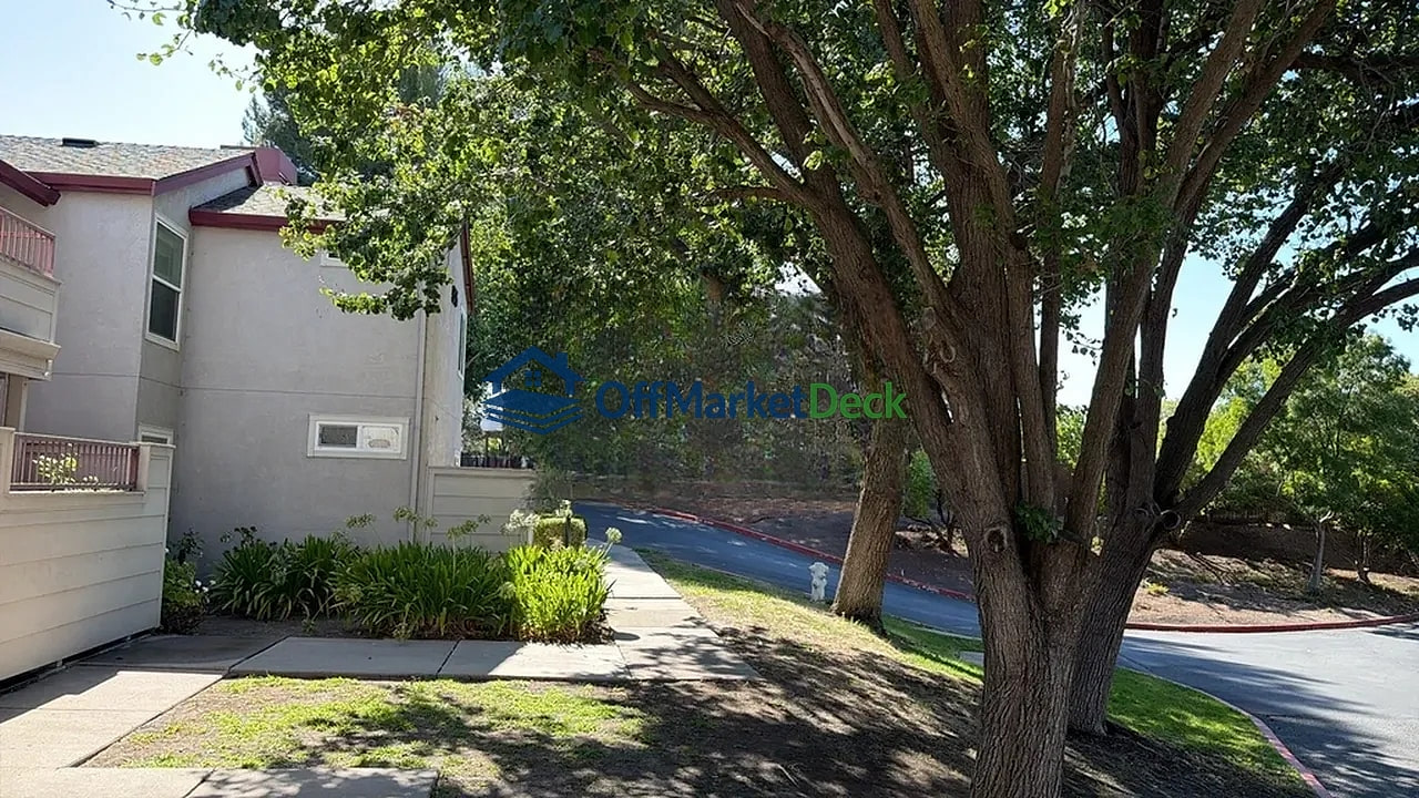 Off-market townhome in Bay Point, California — 1 bed, 1 bath, $135,900 — photo 6 of 8
