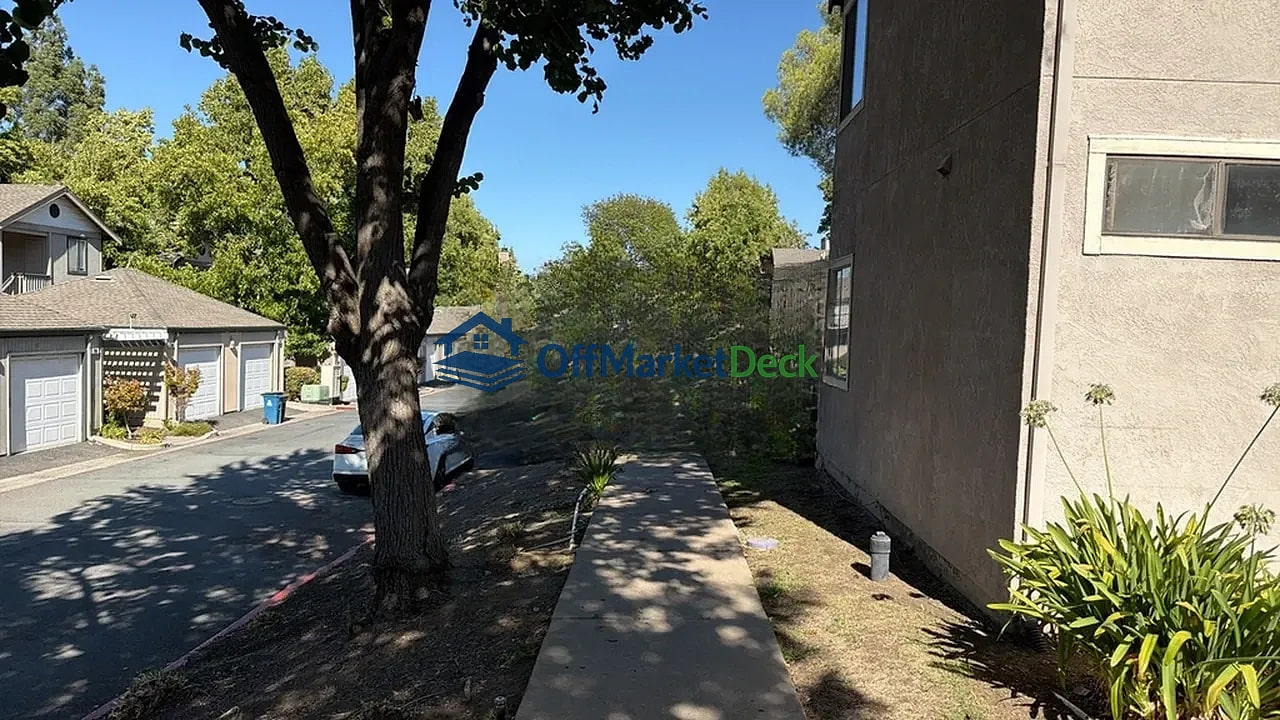 Off-market townhome in Bay Point, California — 1 bed, 1 bath, $135,900 — photo 3 of 8