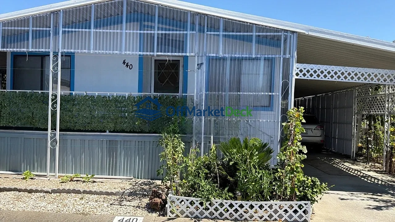 Off-market mobile in Union City, California — 2 beds, 2 baths, $99,900 — photo 2 of 8