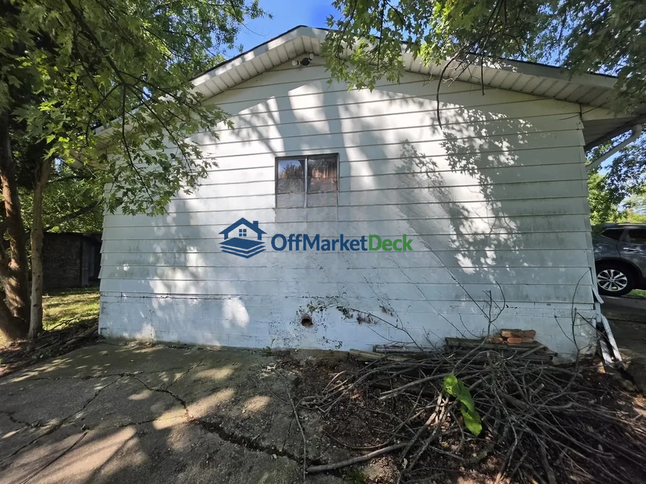 Off-market house in Oakland County, Michigan — 3 beds, 1.5 baths, $164,900 — photo 3 of 8