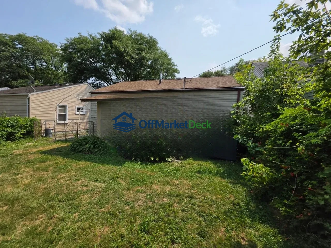 Off-market house in Hazel Park, Michigan — 2 beds, 1 bath, $84,900 — photo 2 of 8