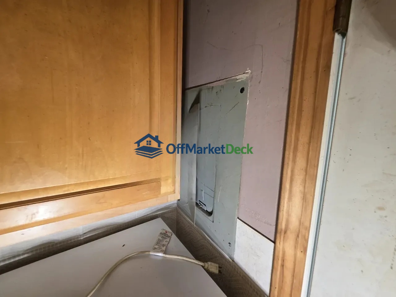 Off-market house in Hazel Park, Michigan — 2 beds, 1 bath, $84,900 — photo 7 of 8