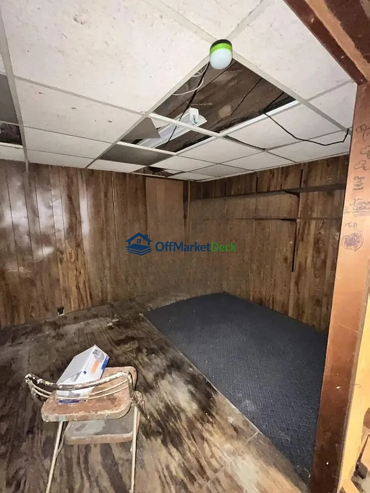 Off-market house in Port Huron, Michigan — 3 beds, 1 bath, $62,000 — photo 6 of 8