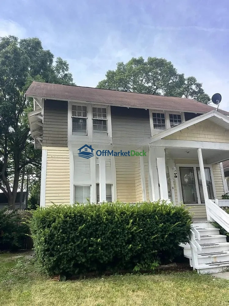 Off-market house in Port Huron, Michigan — 3 beds, 1 bath, $62,000 — photo 2 of 8