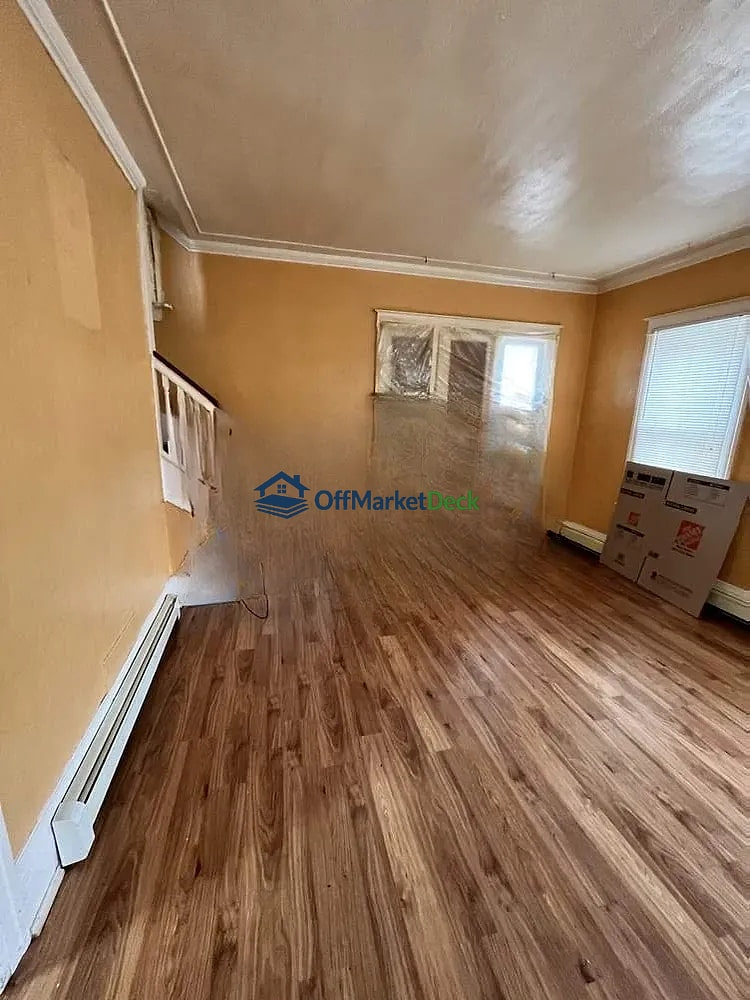 Off-market house in Port Huron, Michigan — 3 beds, 1 bath, $62,000 — photo 5 of 8