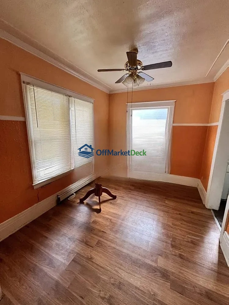 Off-market house in Port Huron, Michigan — 3 beds, 1 bath, $62,000 — photo 4 of 8
