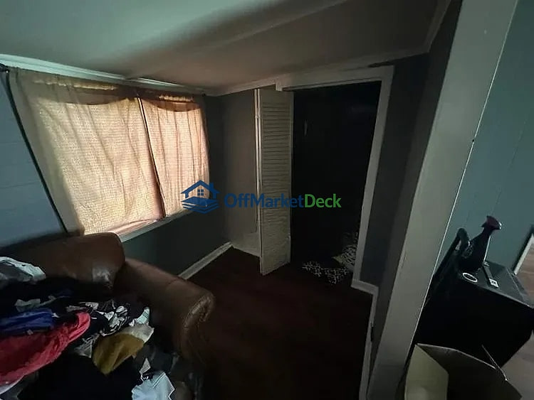 Off-market house in La Vergne, Tennessee — 3 beds, 1 bath, $110,000 — photo 4 of 8