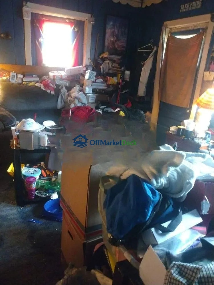 Off-market house in Marion, Indiana — 1 bed, 1 bath, $10,000 — photo 3 of 4