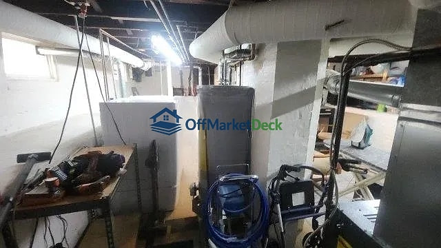 Off-market house in Cleveland, Ohio — 4 beds, 2 baths, $180,000 — photo 6 of 8