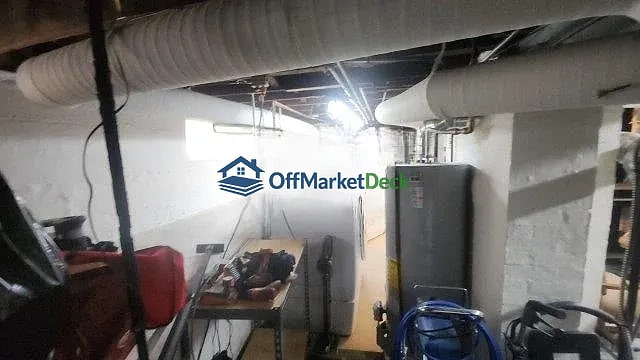 Off-market house in Cleveland, Ohio — 4 beds, 2 baths, $180,000 — photo 7 of 8