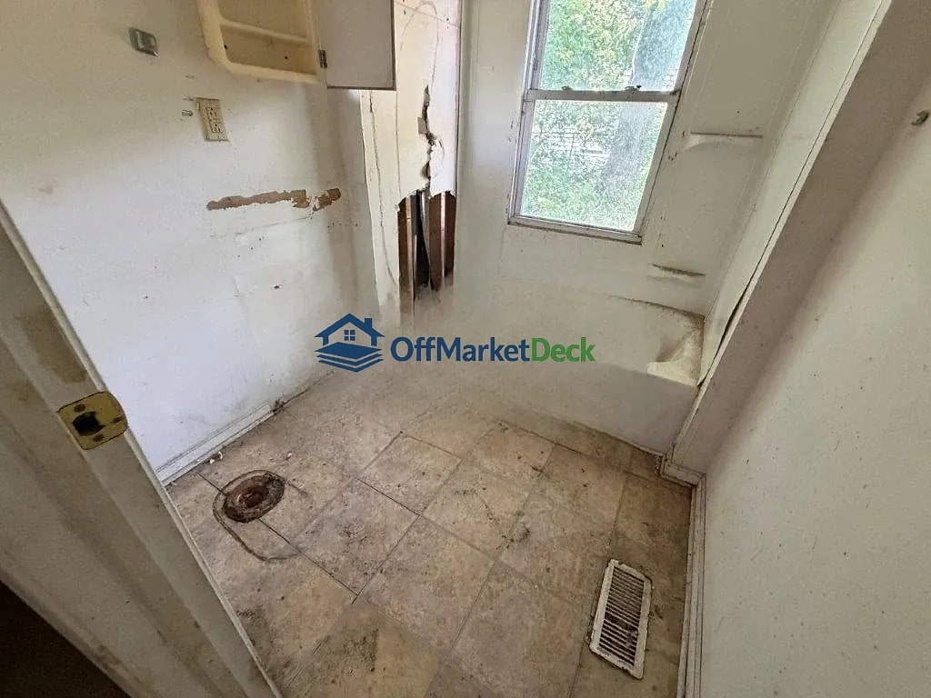 Off-market house in Cleveland, Ohio — 3 beds, 1 bath, $25,000 — photo 8 of 8