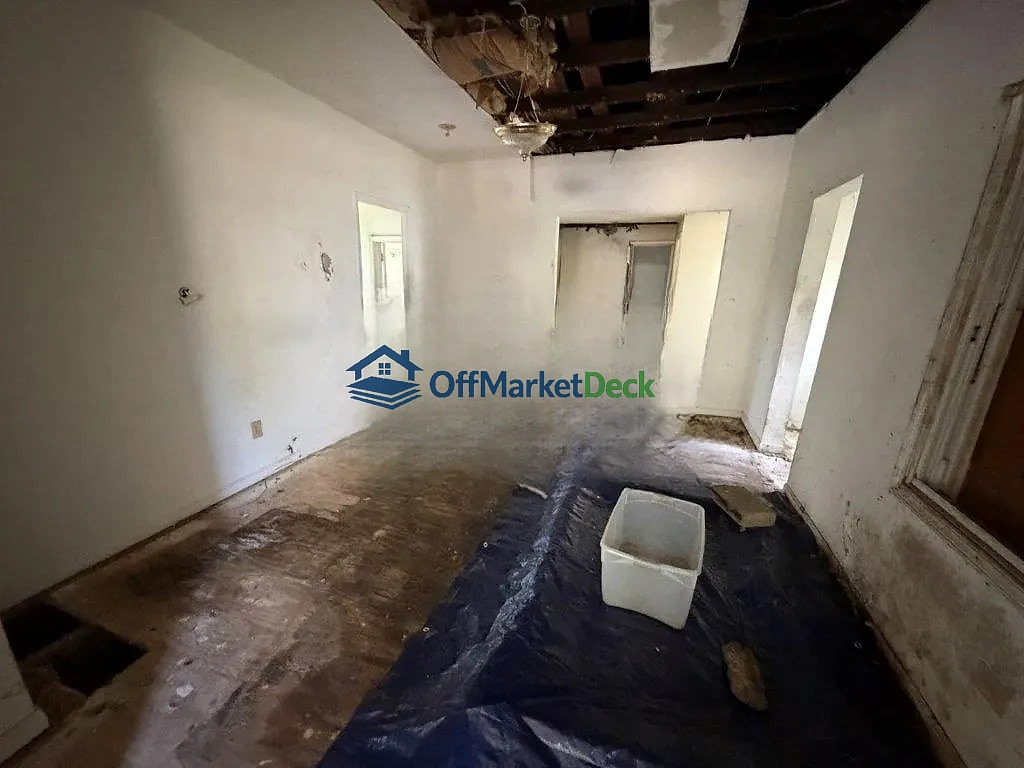 Off-market house in Cleveland, Ohio — 3 beds, 1 bath, $25,000 — photo 3 of 8