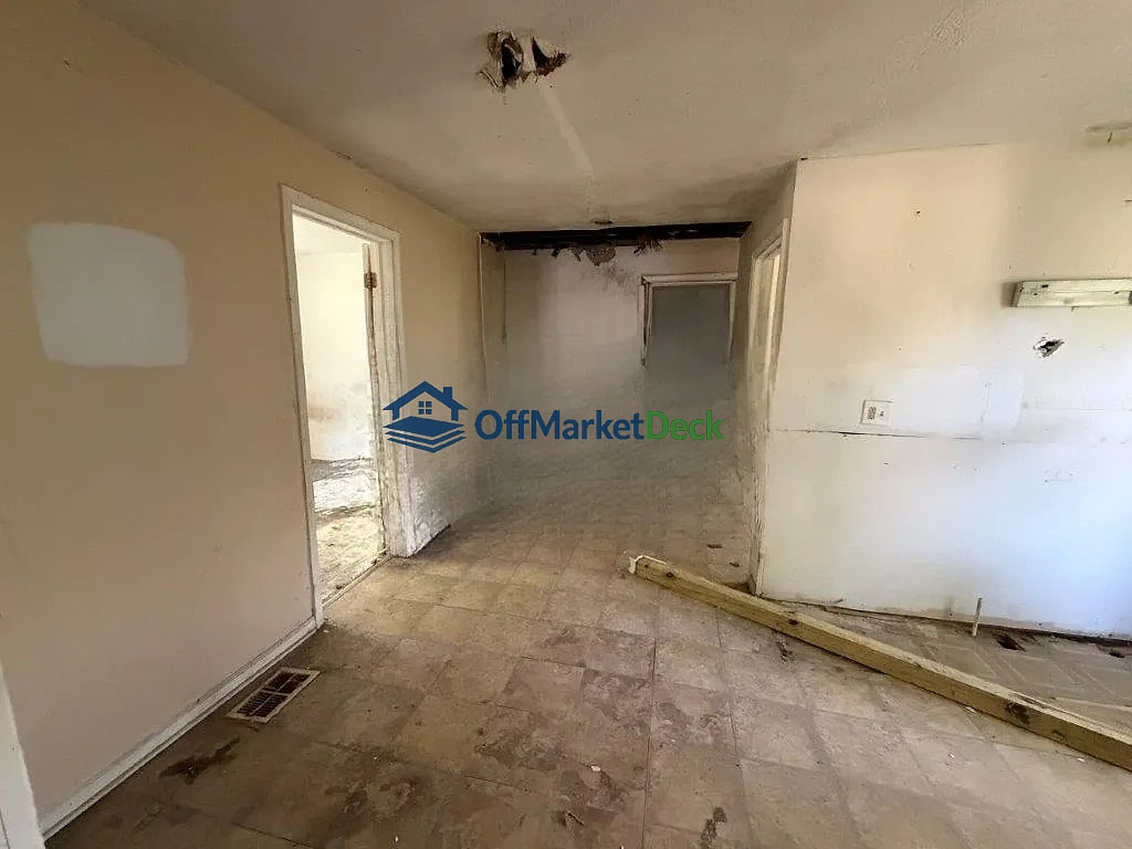 Off-market house in Cleveland, Ohio — 3 beds, 1 bath, $25,000 — photo 5 of 8