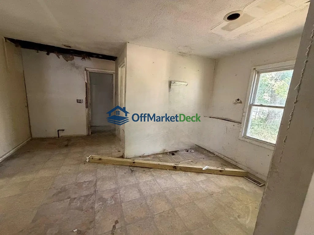 Off-market house in Cleveland, Ohio — 3 beds, 1 bath, $25,000 — photo 6 of 8