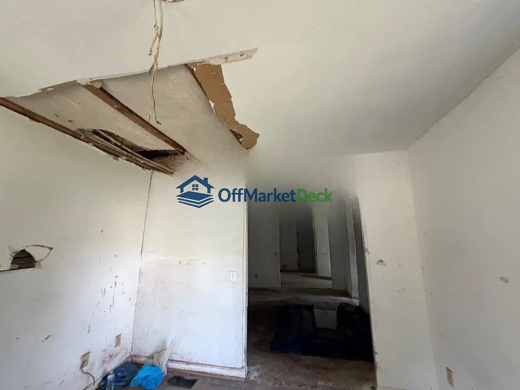 Off-market house in Cleveland, Ohio — 3 beds, 1 bath, $25,000 — photo 2 of 8