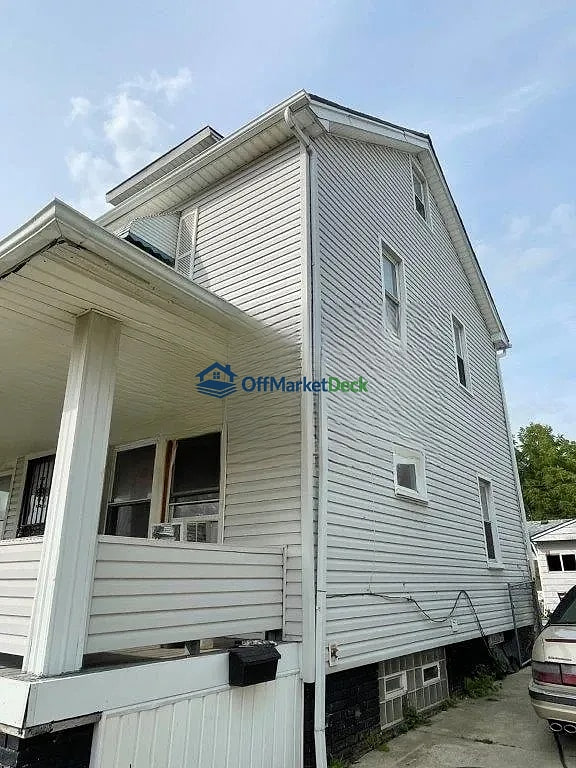 Off-market house in Garfield Heights, Ohio — 3 beds, 2 baths, $75,000 — photo 2 of 8