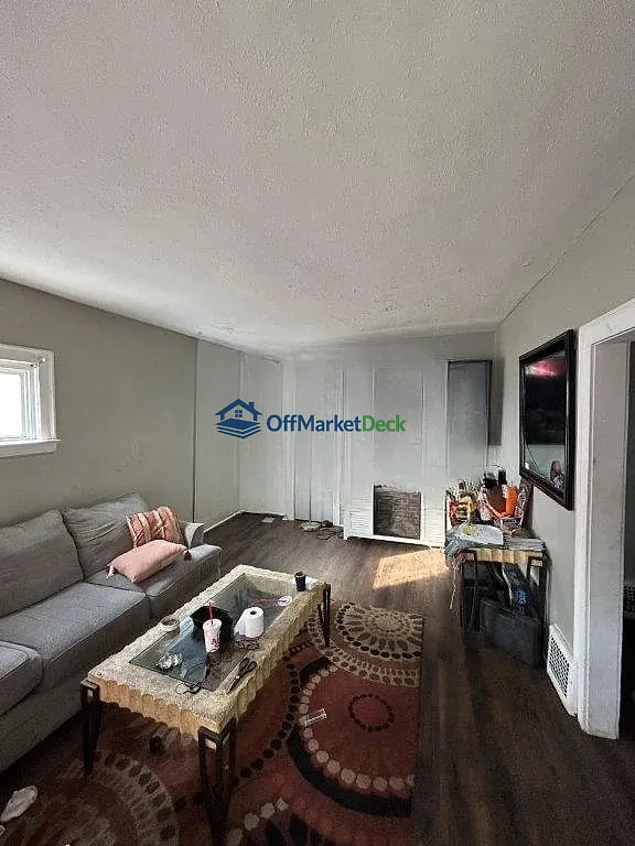 Off-market house in Garfield Heights, Ohio — 3 beds, 2 baths, $75,000 — photo 5 of 8