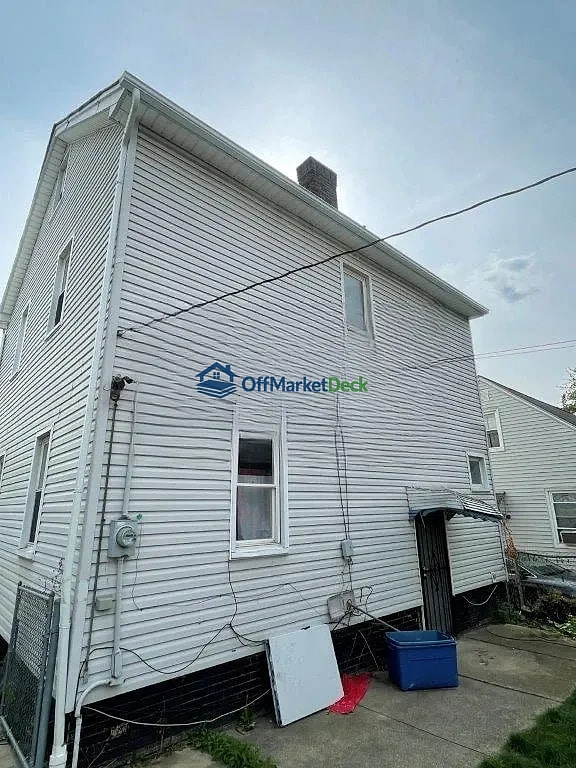 Off-market house in Garfield Heights, Ohio — 3 beds, 2 baths, $75,000 — photo 3 of 8