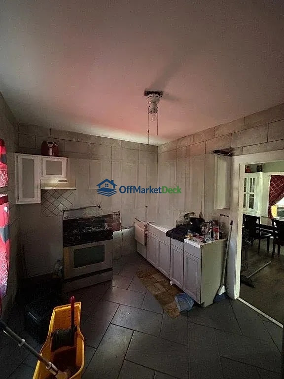 Off-market house in Garfield Heights, Ohio — 3 beds, 2 baths, $75,000 — photo 6 of 8