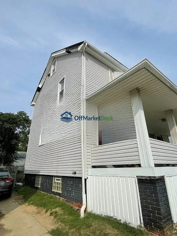 Off-market house in Garfield Heights, Ohio — 3 beds, 2 baths, $75,000 — photo 4 of 8