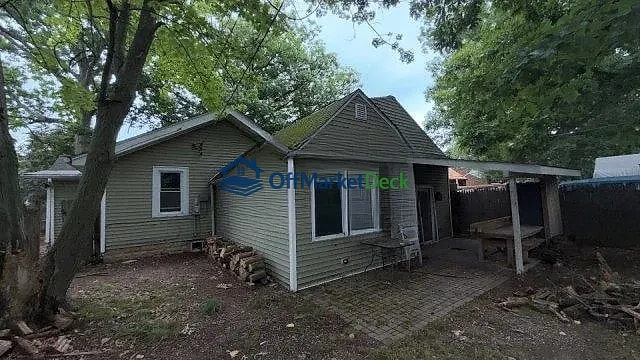 Off-market house in Wickliffe, Ohio — 3 beds, 2 baths, $50,000 — photo 6 of 8