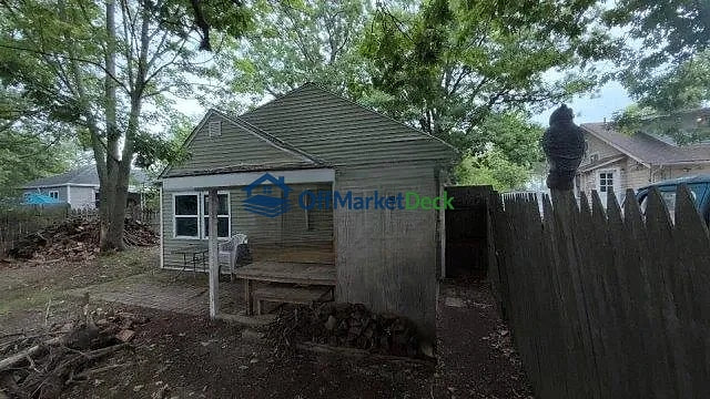 Off-market house in Wickliffe, Ohio — 3 beds, 2 baths, $50,000 — photo 7 of 8