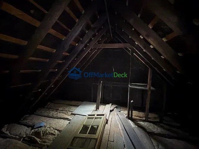 Off-market house in Cleveland, Ohio — 4 beds, 1 bath, $105,000 — photo 3 of 8