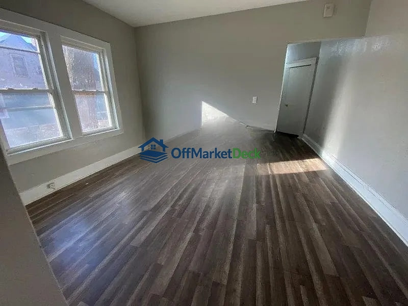 Off-market multi family in Cleveland, Ohio — 10 beds, 6 baths, $100,000 — photo 6 of 8